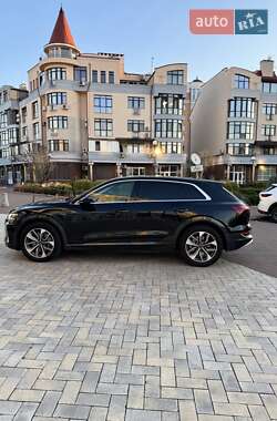 Позашляховик / Кросовер Audi e-tron 2019 в 