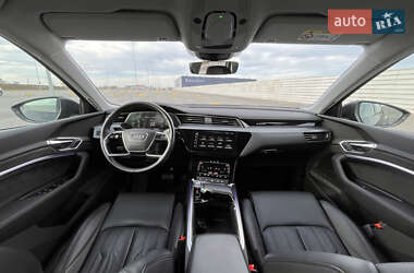 Внедорожник / Кроссовер Audi e-tron 2020 в 