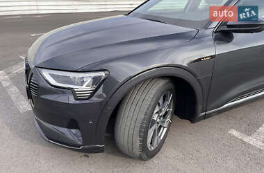 Внедорожник / Кроссовер Audi e-tron 2020 в 