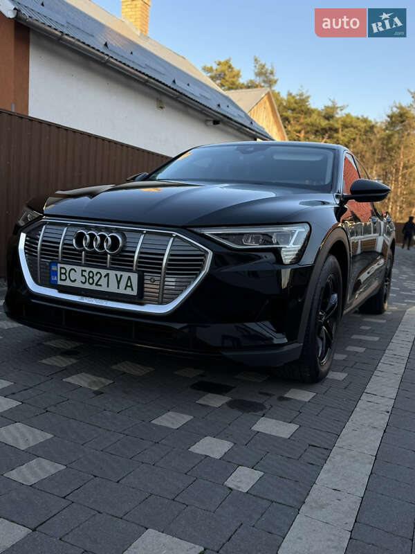 Позашляховик / Кросовер Audi e-tron 2021 в Золочеві