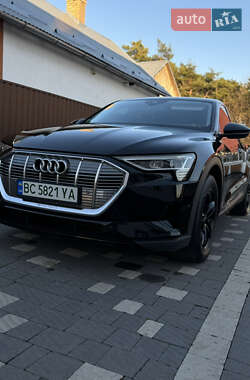 Внедорожник / Кроссовер Audi e-tron 2021 в 