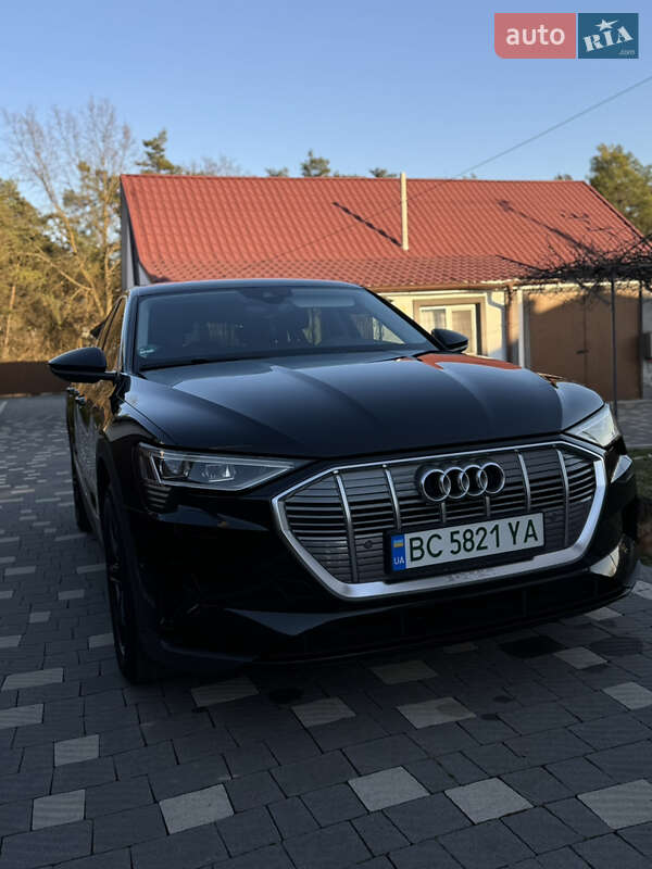 Позашляховик / Кросовер Audi e-tron 2021 в Золочеві