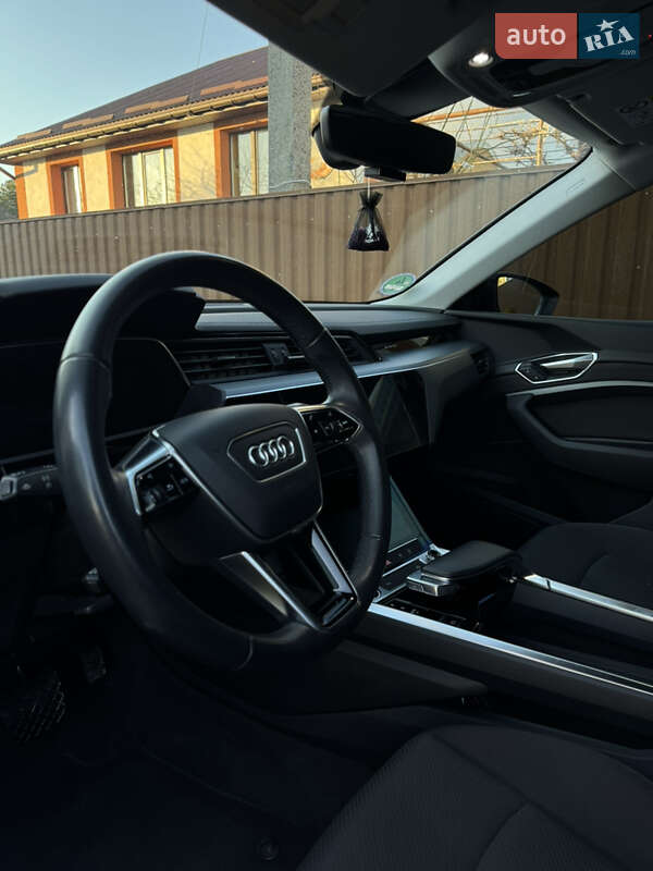 Позашляховик / Кросовер Audi e-tron 2021 в Золочеві