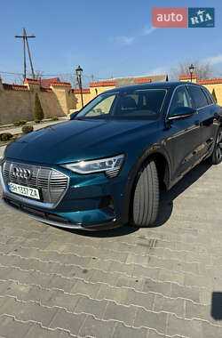 Внедорожник / Кроссовер Audi e-tron 2021 в 