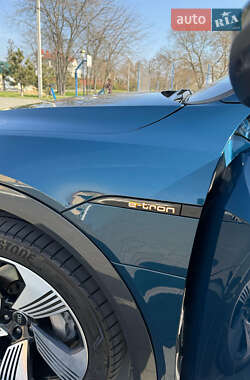 Внедорожник / Кроссовер Audi e-tron 2021 в 