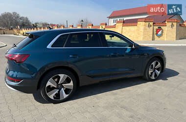 Внедорожник / Кроссовер Audi e-tron 2021 в 