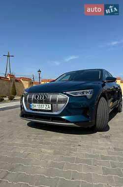 Внедорожник / Кроссовер Audi e-tron 2021 в 