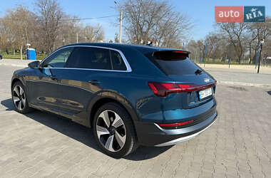 Внедорожник / Кроссовер Audi e-tron 2021 в 