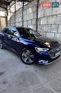 Внедорожник / Кроссовер Audi e-tron 2020 в 