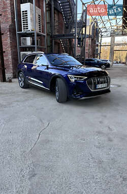 Внедорожник / Кроссовер Audi e-tron 2020 в 