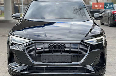 Внедорожник / Кроссовер Audi e-tron 2022 в 