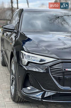 Внедорожник / Кроссовер Audi e-tron 2022 в 