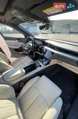 Внедорожник / Кроссовер Audi e-tron 2020 в 