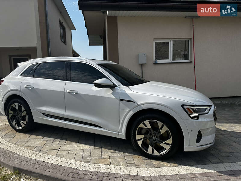 Внедорожник / Кроссовер Audi e-tron 2022 в Золочеве