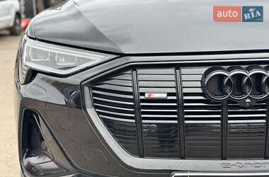 Внедорожник / Кроссовер Audi e-tron 2022 в 