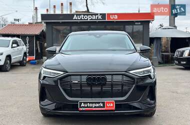 Внедорожник / Кроссовер Audi e-tron 2022 в 