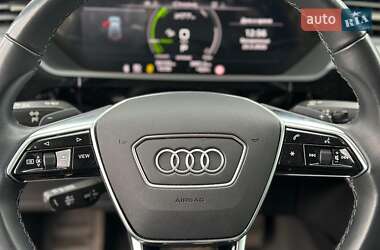 Внедорожник / Кроссовер Audi e-tron 2022 в 