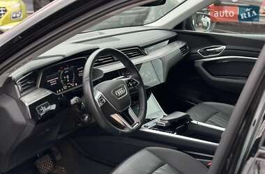Внедорожник / Кроссовер Audi e-tron 2022 в 