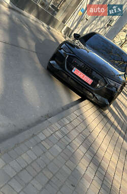 Внедорожник / Кроссовер Audi e-tron 2020 в 