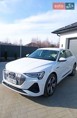 Внедорожник / Кроссовер Audi e-tron 2020 в 
