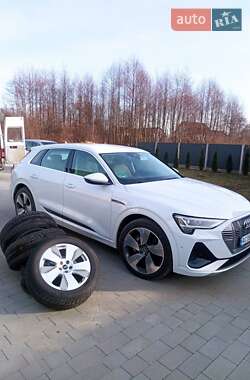 Внедорожник / Кроссовер Audi e-tron 2020 в 
