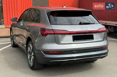 Внедорожник / Кроссовер Audi e-tron 2020 в 
