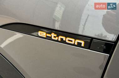 Внедорожник / Кроссовер Audi e-tron 2020 в 