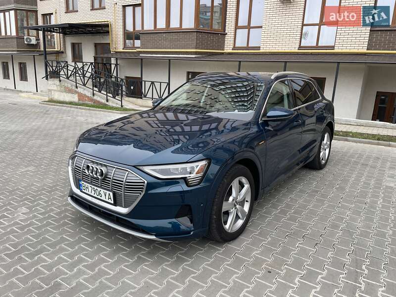 Внедорожник / Кроссовер Audi e-tron 2019 в 