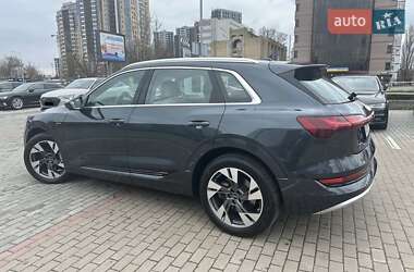 Внедорожник / Кроссовер Audi e-tron 2021 в 