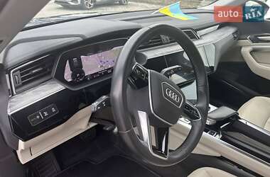Внедорожник / Кроссовер Audi e-tron 2021 в 