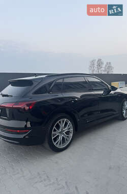 Внедорожник / Кроссовер Audi e-tron 2020 в 