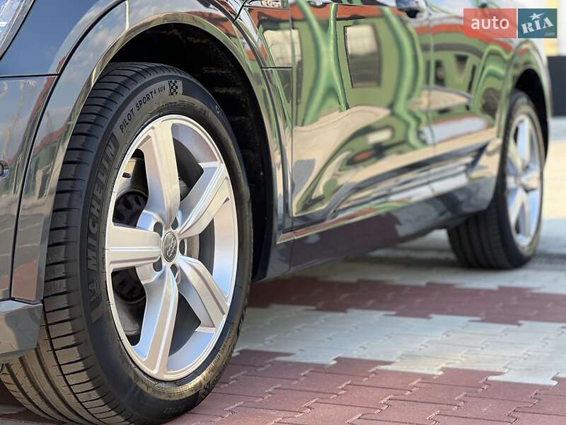 Внедорожник / Кроссовер Audi e-tron 2019 в Киеве