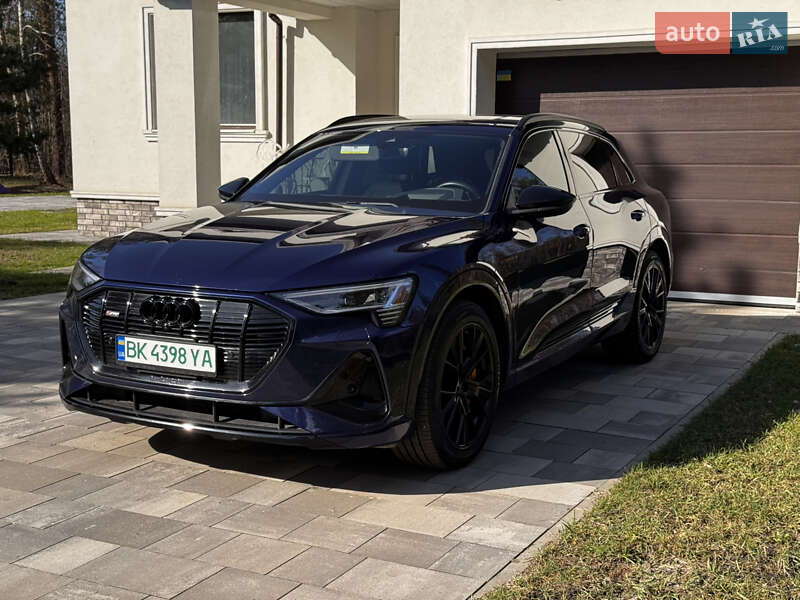 Позашляховик / Кросовер Audi e-tron 2022 в Києві