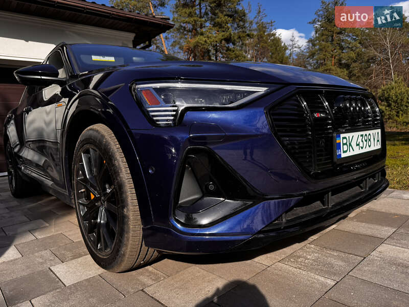 Позашляховик / Кросовер Audi e-tron 2022 в Києві