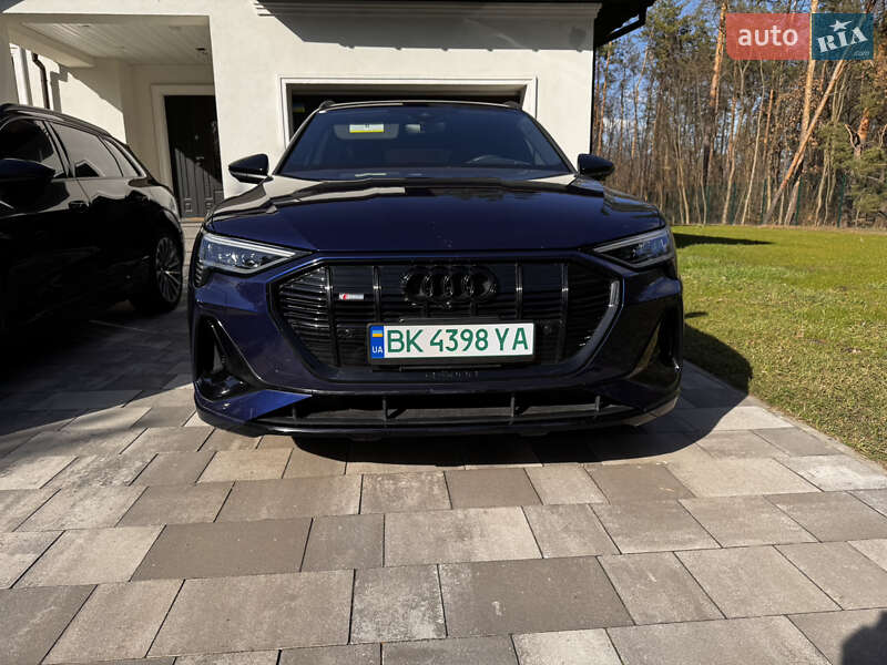 Позашляховик / Кросовер Audi e-tron 2022 в Києві