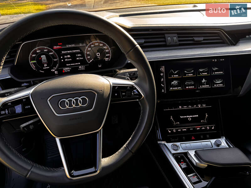 Позашляховик / Кросовер Audi e-tron 2022 в Києві