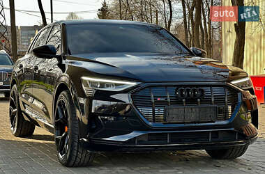 Внедорожник / Кроссовер Audi e-tron 2022 в 