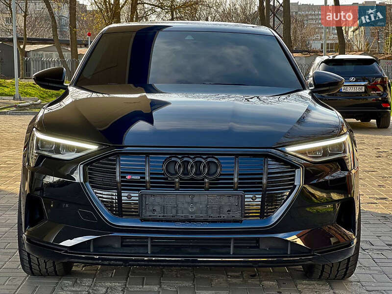 Позашляховик / Кросовер Audi e-tron 2022 в Дніпрі