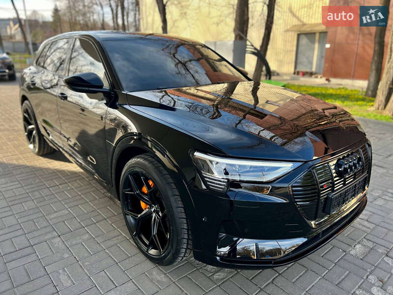 Позашляховик / Кросовер Audi e-tron 2022 в Дніпрі