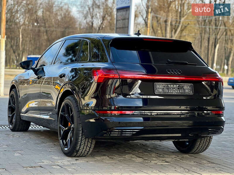 Позашляховик / Кросовер Audi e-tron 2022 в Дніпрі