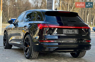 Внедорожник / Кроссовер Audi e-tron 2022 в 