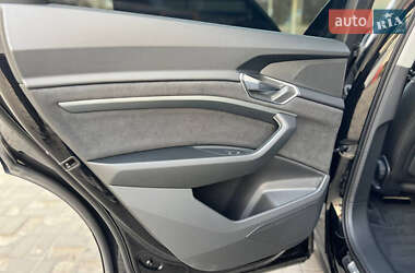 Внедорожник / Кроссовер Audi e-tron 2022 в 