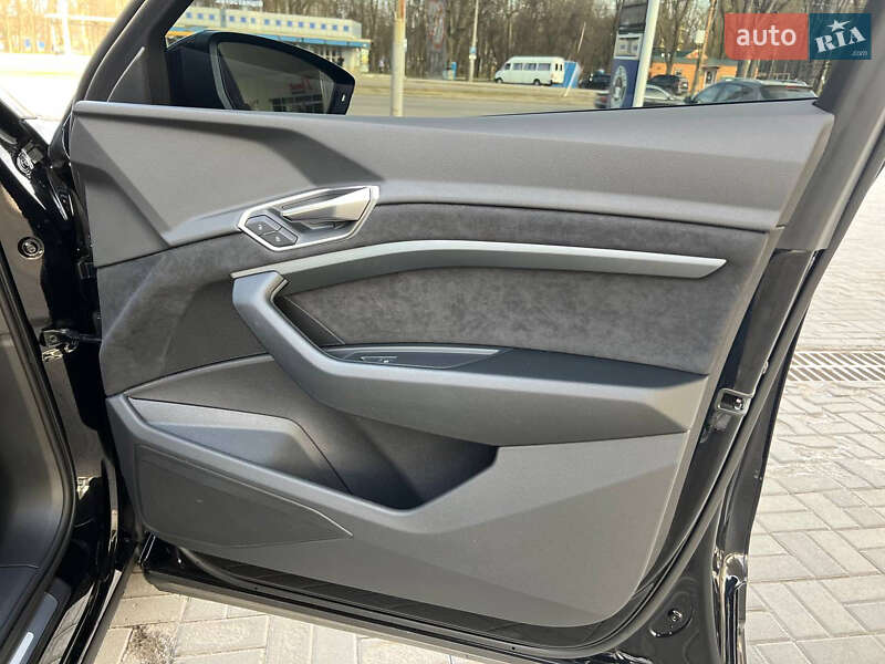 Позашляховик / Кросовер Audi e-tron 2022 в Дніпрі
