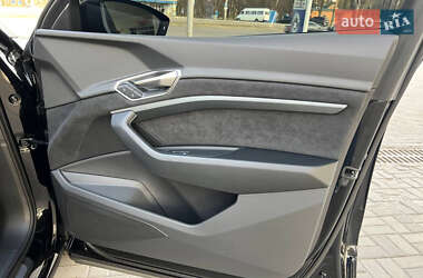 Внедорожник / Кроссовер Audi e-tron 2022 в 
