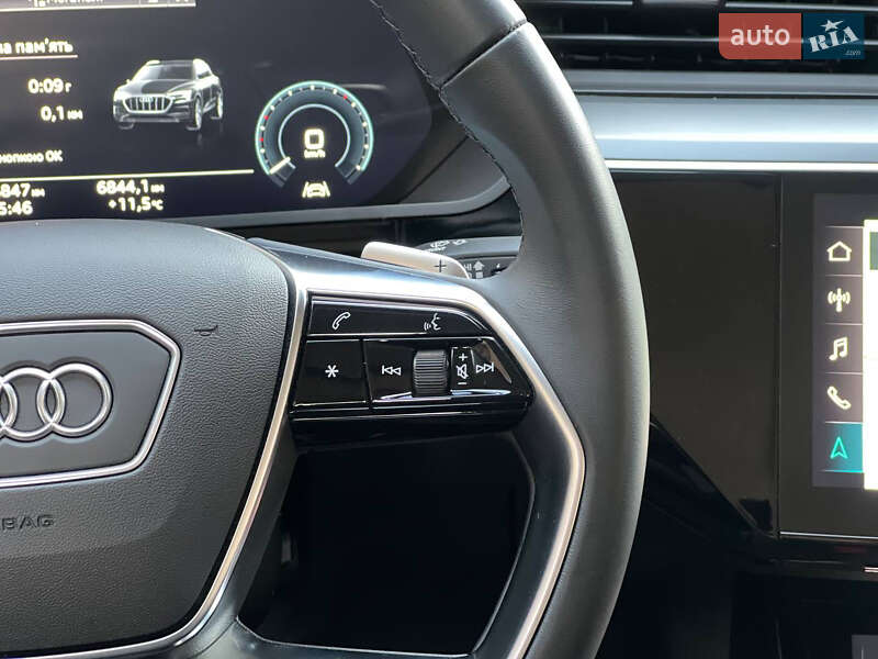 Позашляховик / Кросовер Audi e-tron 2022 в Дніпрі
