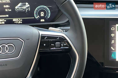 Внедорожник / Кроссовер Audi e-tron 2022 в 