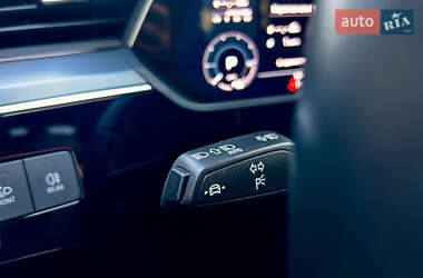 Внедорожник / Кроссовер Audi e-tron 2022 в 
