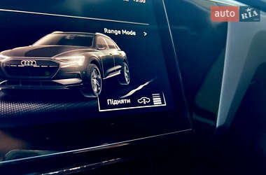 Внедорожник / Кроссовер Audi e-tron 2022 в 