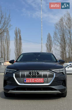 Внедорожник / Кроссовер Audi e-tron 2020 в 
