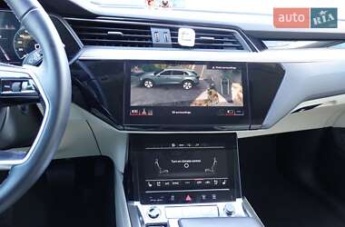 Внедорожник / Кроссовер Audi e-tron 2022 в 